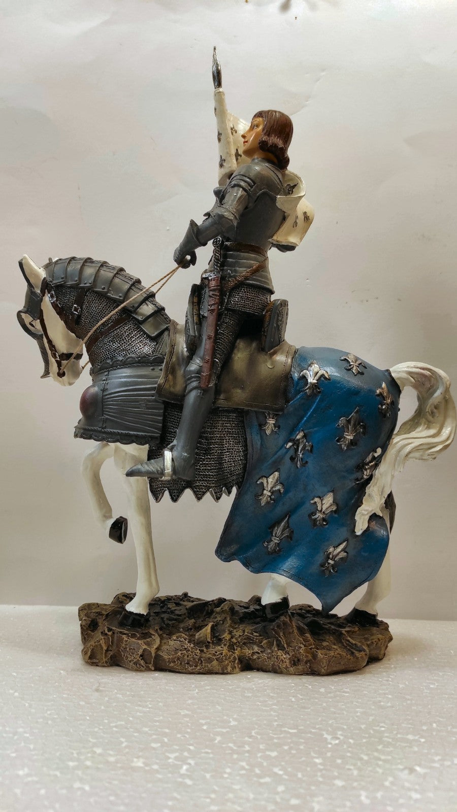 JEANNE D'ARC A CHEVAL/ARMOIERIES/FLEUR DE LYS