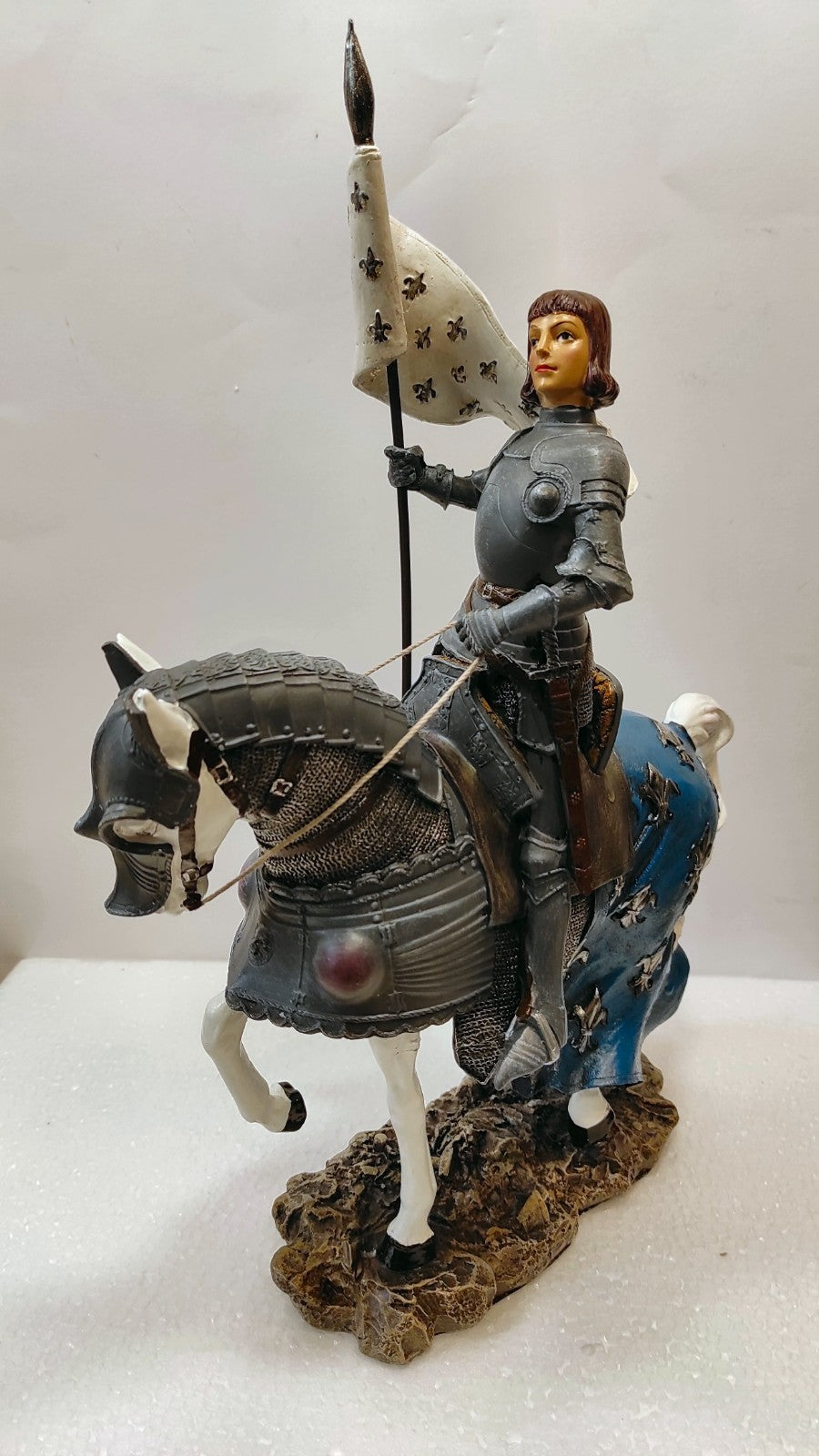 JEANNE D'ARC A CHEVAL/ARMOIERIES/FLEUR DE LYS