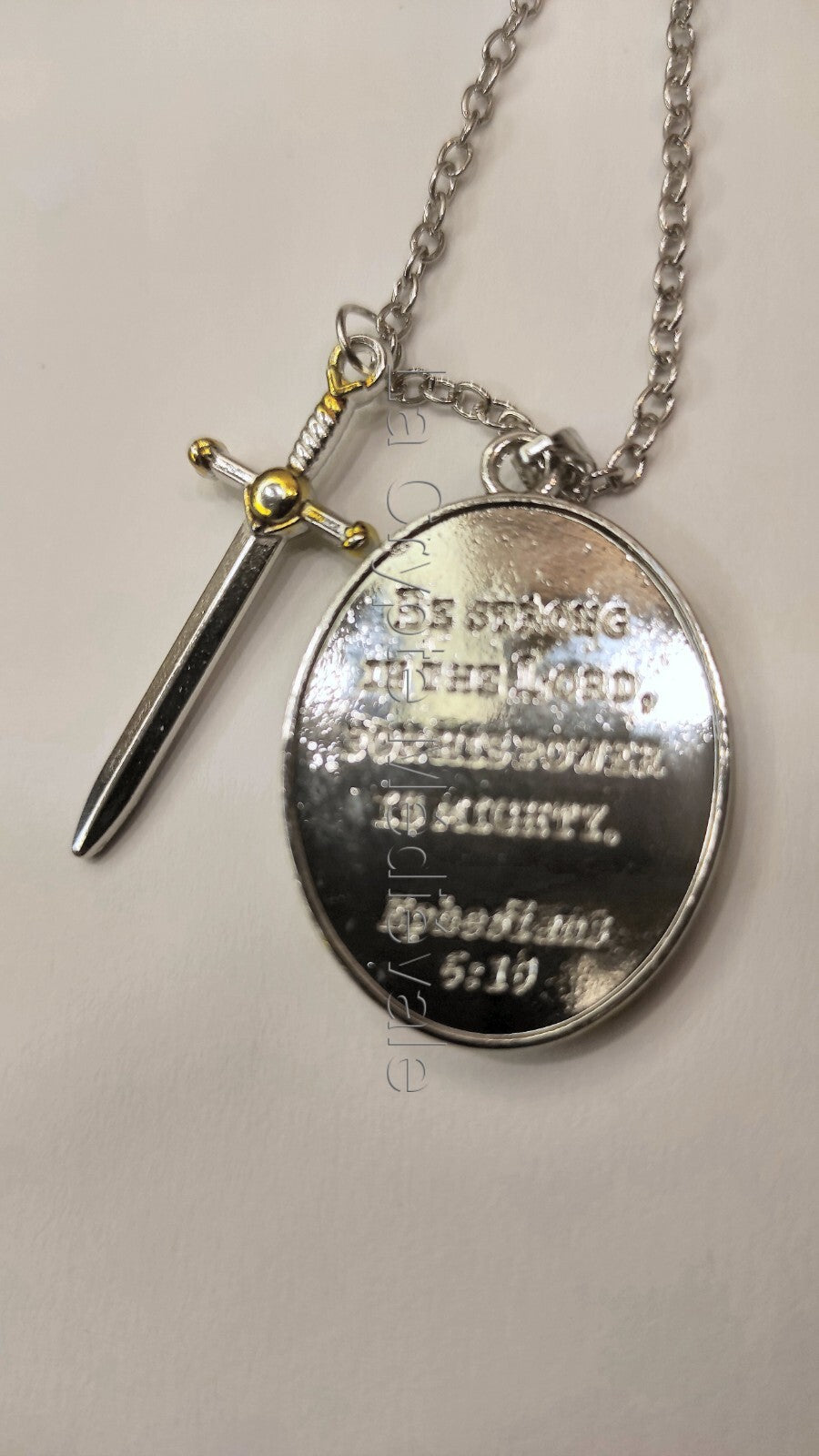 PENDENTIF ARCHANGE SAINT MICHEL AVEC EPEE