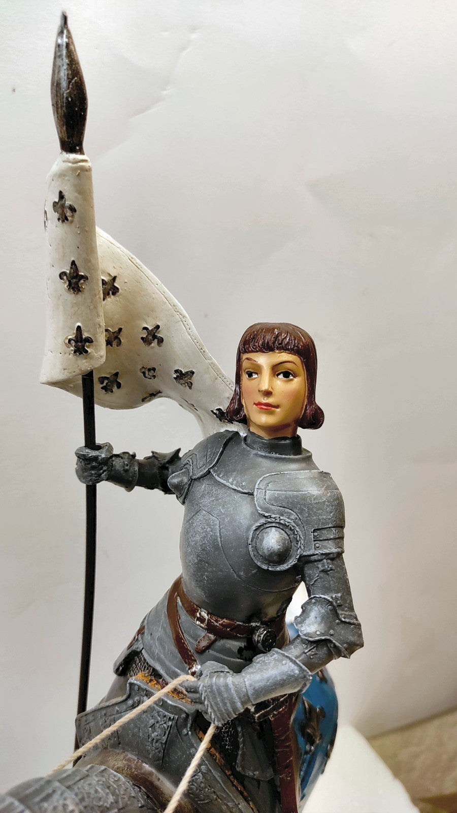 JEANNE D'ARC A CHEVAL/ARMOIERIES/FLEUR DE LYS